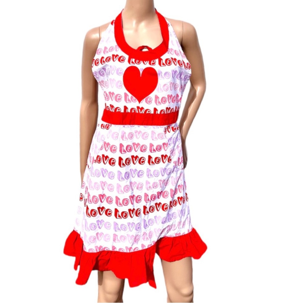 - Love Red Heart Print Apron OS! EUC!